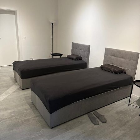 Place To Sleep - Kassel: Direkt An Der Uni Esterno foto
